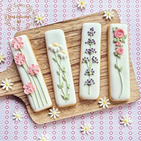 Wildflower Bachelorette, Wildflower 1st Birthday Cookies, Fairy Garden Cookies, Wildflower Cookies First Birthday, Wildflower Birthday Cookies, Flower Royal Icing Cookies, Wildflower Cookies, Wildflower Sugar Cookies, Cookies Drawing