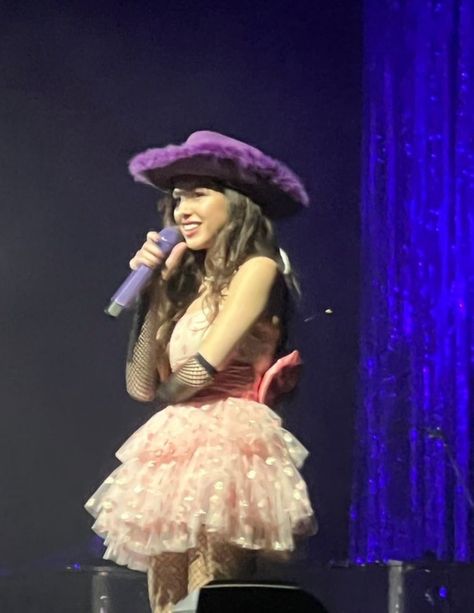 Olivia Rodrigo cowboy purple hat Purple Cowgirl Hat, Purple Cowgirl, Liv Rodrigo, Sour Tour, Concert Fashion, Purple Hats, Mexican Girl, Cowgirl Hat, Celebrity Art