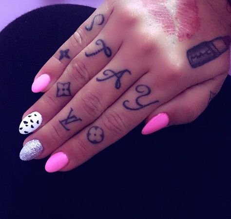 Louis Vuitton Finger Tattoo, Lv Finger Tattoo, Chanel No 5 Tattoo, Diamond Finger Tattoos For Women, Louis Vuitton Tattoo Ideas, Knuckle Tattoos For Women, Lv Tattoo, Diamond Finger Tattoo, Chanel Tattoo