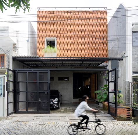 Trapezioma House / Andyrahman Architect | ArchDaily Industrial House Facade, Industrial House Exterior, Terrace House Exterior, Terrace Floor, Brick Detail, Smart Home Design, Minimal House Design, East Java, Brick Facade