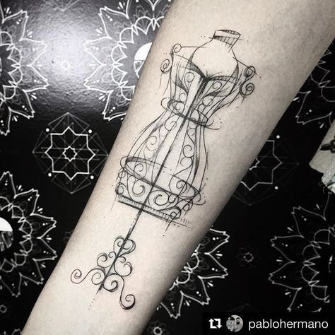 Sewing Machine Tattoo, Sewing Machine Design, Sewing Tattoos, Mommy Tattoos, Best Sewing Machine, Sweet Tattoos, Tattoo Project, Tattoo Feminina, Feather Tattoos