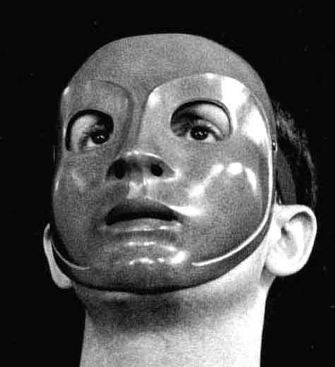 Neutral mask- i like this mask because its shows the bone structure. Neutral Mask, Vintage Mask, Bone Structure, Theatre Masks, Face Reading, Vintage Halloween Costume, Circus Costume, Trendy Face Masks, Face Mask Fashion