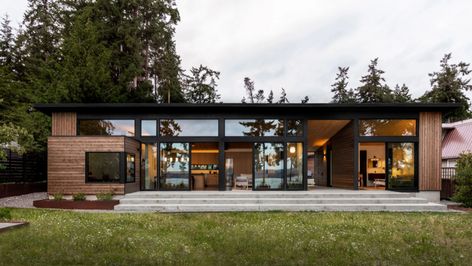 Rough-sawn cedar clads Whidbey Dogtrot house in Washington by SHED Dogtrot House, House Minimal, Compact House, Large Sheds, Seattle Homes, Cedar Siding, Casas Coloniales, Standing Seam, Island House