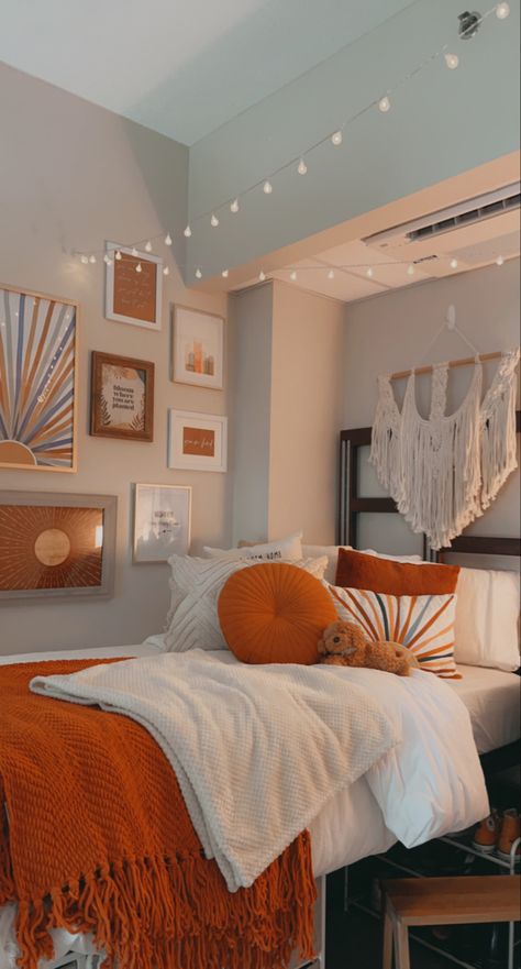 Small Dorm Room Ideas Layout Double, Dorm Room Decor Diy, Collage Dorm Room, Dorm Room Ideas For Girls, Dorm Room Aesthetic, Room Ideas For Girls, Dorm Room Layouts, Cozy Dorm, College Dorm Room Inspiration