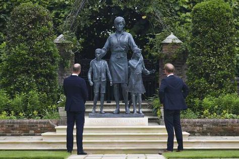 Prince William, Prince Harry Dianas Brother, Prins Philip, Lady Sarah Mccorquodale, Diana Statue, Diana Memorial, British Prince, Prins William, Trooping The Colour, Princess Katherine