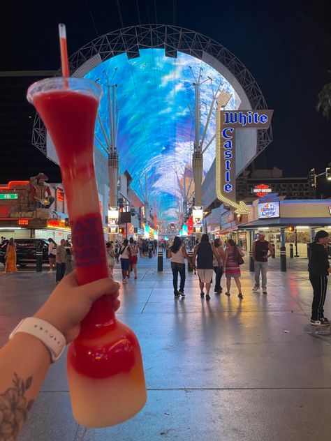 Drinks In Las Vegas, Fat Tuesday Drinks, Las Vegas 21st Birthday Aesthetic, 21 Vegas Birthday, Las Vegas 21st Birthday Ideas, Vegas Girls Trip Aesthetic, Vegas Birthday Ideas, 21 In Vegas, Vegas Inspo Pics