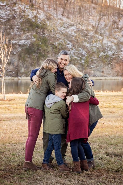 Grandchildren hug Grandparents during family reunion photo session in Gatlinburg TN. This is one of my favorite extended family pose! Grandparents Photoshoot, Family Hugging, Bacon Photography, Grandparents Photography, Beach Photoshoot Family, Family Reunion Photos, Visualization Board, Kids Hugging, Pigeon Forge Vacation