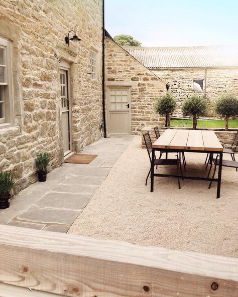 Cotswold Cottage, Farmhouse Patio, Modern Country Style, Freezing Cold, English Country Gardens, Modern Cottage, English Country House, Garden Landscape Design, House Landscape