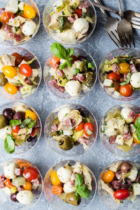 Perfectly easy and cute antipasto salad cups are great for any outdoor fun activity. Take them to concerts in the park, ball games or serve them up as tasty grab and go salads at your next backyard party! #appetizer #antipasto #salad # easyrecipes #summer #Italian #foodnessgracious Pasta Salad Cups, Antipasto Salad Recipe, Salad Cups, Individual Appetizers, Grilled Artichoke, Antipasto Salad, Ambrosia Salad, Italian Appetizers, Pickled Veggies