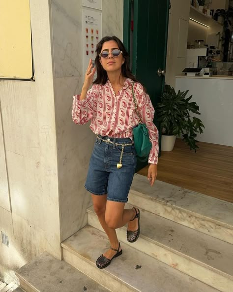 Vicky Montanari (@vicmontanari) • Instagram photos and videos Mexican Shirt, Mexican Shirts, Moda Denim, Trend Analysis, Shirt Outfit, Spring Summer Fashion, Instagram A, Of My Life, Spring Fashion