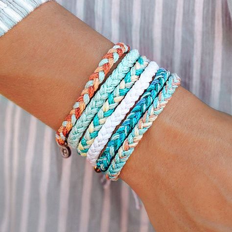 Diy Pura Vida Bracelets, Braided Pura Vida Bracelets, Handmade Bracelets Ideas, Dreaming Outloud, Alzheimer's Awareness, Sunflower Charm, Aspyn Ovard, Cute Friendship Bracelets, Handmade Friendship Bracelets