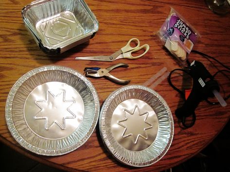 mexican tin art out of pie plate - Google Search Feuille Aluminium Art, Plate Cozy, Tin Foil Art, Baby Books Diy, Soda Can Crafts, Diy Scrapbook Paper, Aluminum Foil Art, Tin Can Art, Aluminum Can Crafts