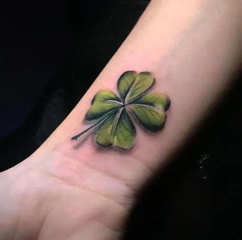 Irish Clover Tattoo, Celtic Clover Tattoos, Clover Tattoo Design, Irish Shamrock Tattoo, Leprechaun Tattoos, Shamrock Tattoo, Leaf Clover Tattoo, Tattoo Homme, Four Leaf Clover Tattoo