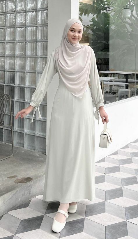 Style Kondangan Hijab, Muslim Fashion Dress Simple, Ootd Lebaran, Gamis Simple, Dress Muslim Modern, Islamic Modest Fashion, Aesthetic Items, Fashion Identity, Model Gamis