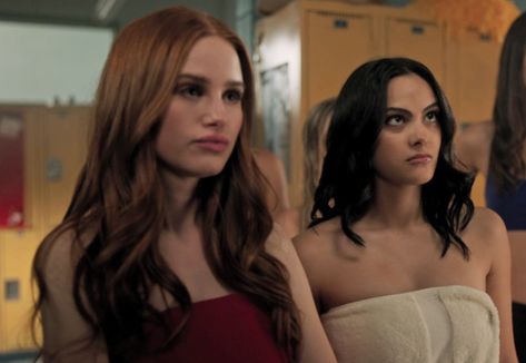 Riverdale Betty And Veronica, Riverdale Betty, Riverdale Fashion, Riverdale Characters, Daphne And Velma, Camilla Mendes, Avengers Girl, Riverdale Aesthetic, Riverdale Cheryl