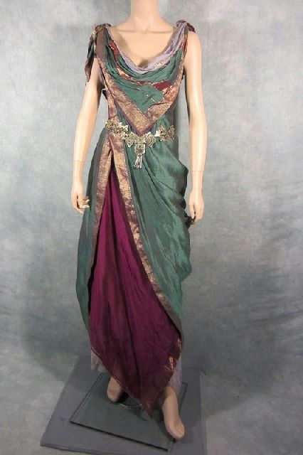 beautiful roman gown Roman Dress, Mode Retro, Fantasy Dresses, Roman Fashion, Historical Dresses, Fantasy Clothing, Fantasy Fashion, Historical Clothing, Historical Fashion