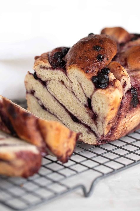 Jam Bread, Swirl Bread Recipe, Swirl Bread, Yeast Bread Recipes, Swirled Bread, Delicious Deserts, Baking Bread Recipes, Blueberry Jam, Yeast Bread