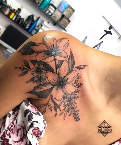 Forarm Tattoos Woman, Lisa Tattoo, Name Flower Tattoo, Tattoos Woman, Tattooing Inks, 5 Tattoo, Saved Tattoo, Butterfly Tattoos For Women, Forarm Tattoos