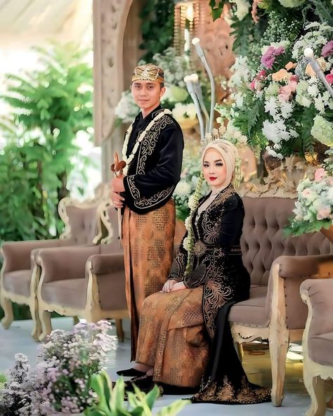 Nikah Adat Jawa, Wedding Jawa, Prewedding Studio, Job Photo, Pose Pengantin, Pose Wedding, Wedding Party Photography, Nikah Outfit, Adat Jawa