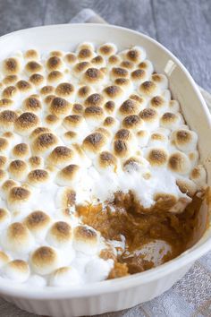 Marshmallow & Caramel Sweet Potato Casserole is a must make fall side dish perfect for the holidays! Quick Thanksgiving Recipes, Sweet Potato Marshmallow Casserole, Marshmallow Caramel, Thanksgiving Bread, Thanksgiving Food Sides, Classic Thanksgiving, Easy Thanksgiving Recipes, Best Thanksgiving Recipes, Sweet Potato Recipes Casserole