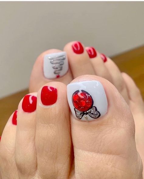 Toenail Designs Christmas, Nail Designs Toenails, Foot Nail Art, Easy Toe Nail Designs, Feet Nail Design, Santa Nails, Pedicure Designs Toenails, Toenail Designs, Foot Nail