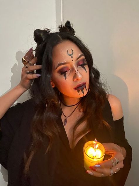 Spiritual Witch Costume, Witch Makeup Ideas Pretty Simple, Witch Hair And Makeup, Witch Costume Hair Ideas, Make Up Bruja, Makeup Bruja Halloween, Witch Costumes Makeup, Witch Makeup Halloween Pretty, Witch Aesthetic Makeup