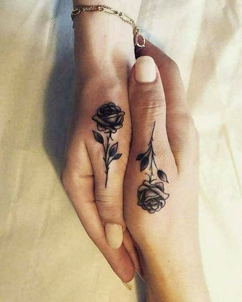 Rose thumb tattoo Tattoo Main, A Small Tattoo, Thumb Tattoos, White Rose Tattoos, Rose Hand Tattoo, Unusual Tattoo, Black Rose Tattoos, Tattoo Trend, Tattoo Hand