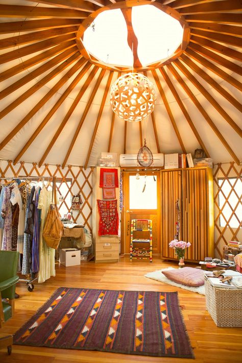 Erin and Nathan's Boho Backyard Dream Office in a Yurt Backyard Yurt, Permanent Tent, Yurt Ideas, Yurt Life, Loft Homes, Yurt Interior, Dream Homestead, Dreamy Backyard, Tent Structure