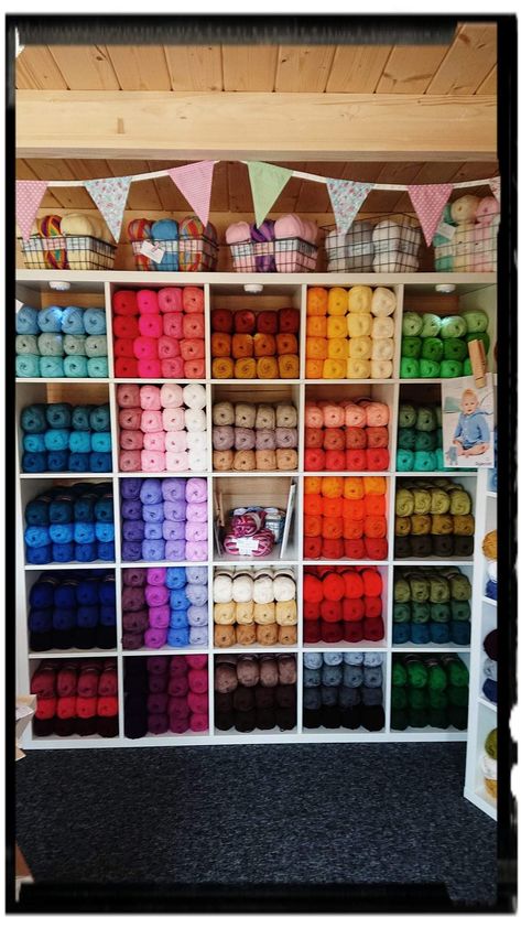 Wool Display Ideas, Yarn Room, Yarn Organizer, Yarn Display, Knitting Room, Sewing Room Storage, Yarn Organization, Dream Craft Room, Yarn Storage