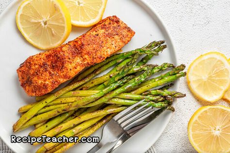 Perfectly seasoned and cooked salmon filet in your air fryer. Easy ingredients and steps. Serve in under 15 minutes! #airfryer #salmon Salmon Airfryer, Airfryer Salmon, Bake Fish, Air Fryer Recipes Salmon, Recipe For Air Fryer, Air Fryer Fish Recipes, Cooked Salmon, Fish Salmon, Air Fryer Salmon