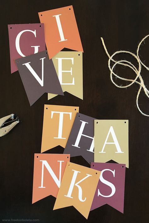 Who said you can't have Thanksgiving Decorations? This free "Give Thanks" printable banner will add a little fall flair to your home! Free Fall Printables, Free Thanksgiving Printables, Free Printable Banner, Thanksgiving Banner, Thanksgiving Preschool, Tafel Decor, Thanksgiving Decorations Diy, Thanksgiving Inspiration, Fall Banner