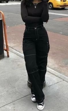 Cargo Pants Outfit Black, Black Cargo Pants Outfit, Black Pants Outfit, Cargo Outfit, Cargo Pants Outfits, Look Grunge, Diy Vetement, Cargo Pants Outfit, Easy Trendy Outfits