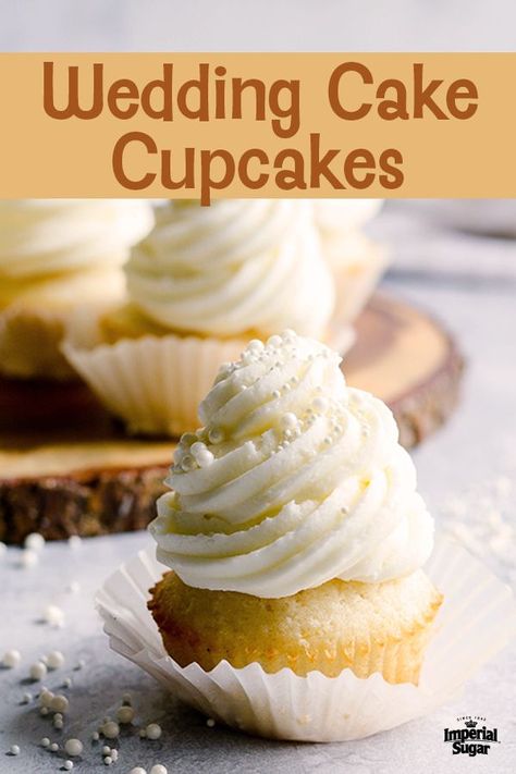 Wedding Cake Cupcakes Recipe, White Wedding Cake Cupcakes, Wedding Cupcake Recipes, Wedding Cake Cupcakes, Whipped Buttercream, Fluffy Cupcakes, Food Cupcakes, Cupcakes Recipes, Wedding Cake Recipe