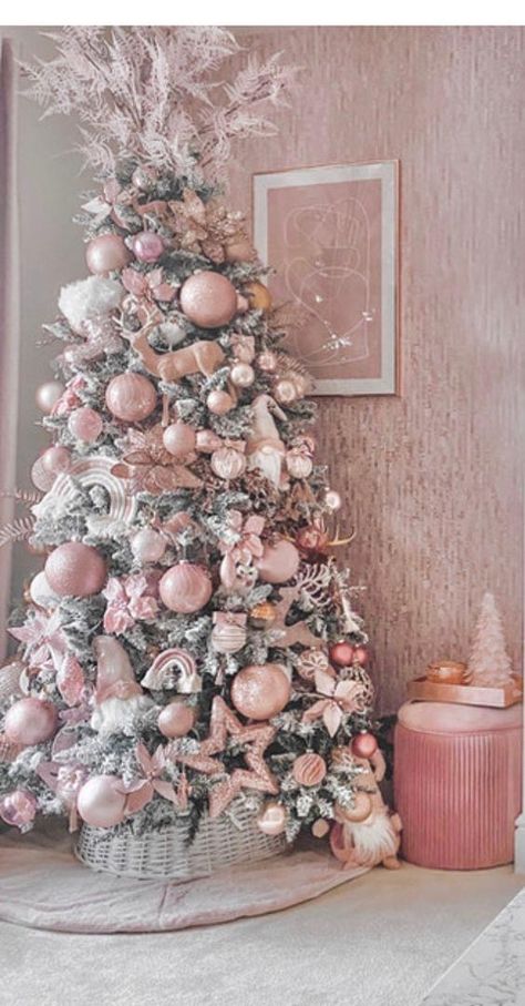 Decoration Ideas Christmas, Pink Christmas Tree Decorations, Tree Ideas Christmas, Rose Gold Christmas Tree, Rose Gold Christmas Decorations, White Christmas Tree Decorations, Christmas Tree Decorating Ideas, Christmas Tree Inspo, Tree Decorating Ideas