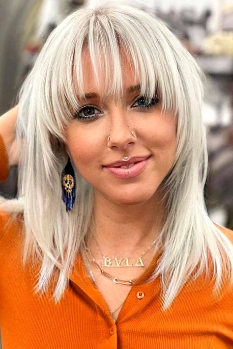 Choppy Bob Hairstyles With Bangs, Bobbed Hairstyles With Fringe, Long Bob With Bangs, Haircut With Bangs, Hair Adviser, Bob Hairstyles With Bangs, Bob Haircut With Bangs, Long Bob Haircuts, Makeup Stuff