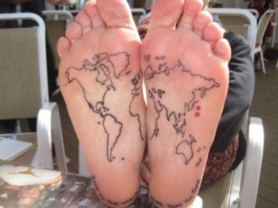 World map feet People With Tattoos, Keep Loving, Map Tattoos, 4 Tattoo, Foot Tattoo, Keep Smiling, Skin Art, Love Tattoos, Piercing Tattoo