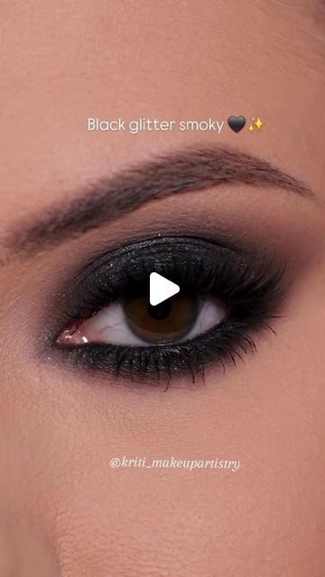 Smoky Makeup Tutorial, Dark Makeup Tutorial, Black Eye Makeup, Smoky Eyeshadow, Bold Lip Color, Artist Makeup, Black Eyeshadow, Basic Makeup, Evening Makeup