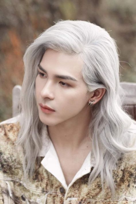 Silver Hair Men, White Hair Men, Cyberpunk Tattoo, Long Silver Hair, Long White Hair, Cosplay Boy, Boys Long Hairstyles, Chinese Hairstyle, Asian Celebrities