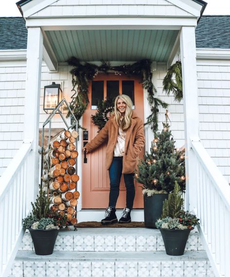 Winter Entryway Decoration Winter Porch Decorations, Winter Outdoor Decor, Porch Refresh, Porch Fall Decor, Winter Front Porch, Nesting With Grace, Kitchen Aesthetics, Winter Porch, Fall Front Porch Decor