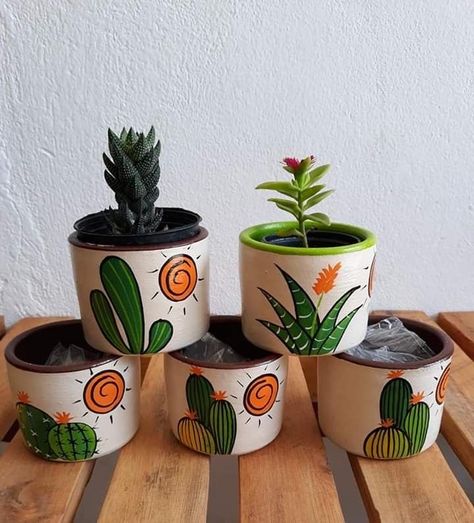 Cactus Painting On Pot, Cactus Pot Painting, Cactus Pottery Painting, Hand Painted Pots Diy, Cactus Pottery, Tin Can Art, Plant Pot Design, Diy Pottery Painting, Flower Pot Art