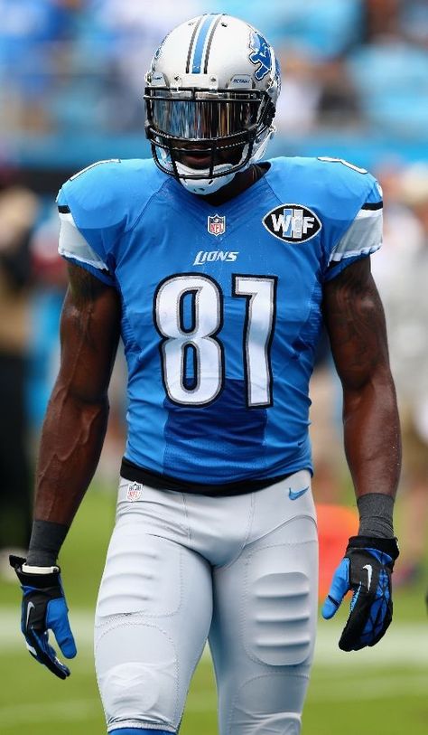 Calvin Johnson before the game, 09/14/2014 Broncos Wallpaper, Cool Football Pictures, Cfl Football, Nfl Uniforms, Broncos Cheerleaders, Calvin Johnson, Navy Uniform, Nfl Football Pictures, Detroit Sports