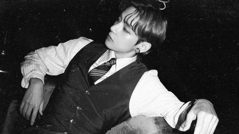 Jeon Taehyung, 4k Photos, V Bts Wallpaper, Black Picture, Anime Shadow, Korean Men, Cutie Patootie, Boyfriend Pictures, Bts Taehyung