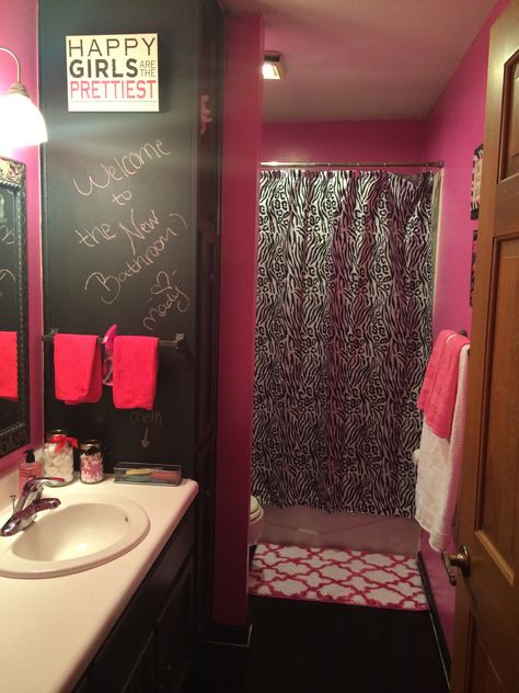 Hot Pink Bathroom Ideas, Pink And Black Bathroom Ideas, Bathroom Party Decor, Bathroom Decor Pink And Black, Trashy Y2k Bathroom, Hot Pink And Black Bathroom, Black And Pink Bathroom, Bathroom Decor Pink, 2000s Bathroom