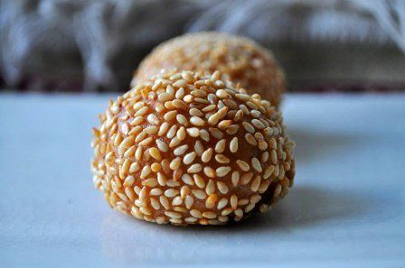 FRIED MOCHI SURPRISE Sesame Balls Recipe, Sesame Seed Balls, Fried Mochi, Rice Dough, Mochi Balls, Gingerbread Biscotti, Sesame Balls, Fried Noodles Recipe, Ginger Beef