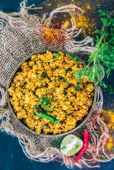 Paneer Bhurji is a simple easy to make Indian dry curry made using Indian cottage cheese that is Paneer and other spices. Paneer Bhurji Recipe, Bhurji Recipe, Paneer Bhurji, Dry Curry, Paneer Masala, Indian Food Photography, Pav Bhaji Masala, Pav Bhaji, Red Chili Powder