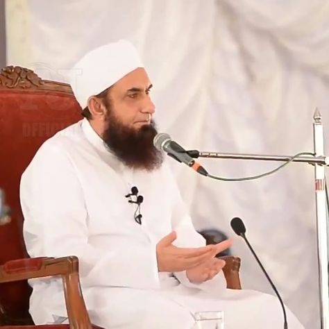 Maulana Tariq Jameel Sahab db Tariq Jamil, Maulana Tariq Jameel, Tariq Jameel, Alhumdulillah Quotes, Muslim Men, Beautiful Flowers Photos, Essay Topics, Islamic Images, Girly Pictures