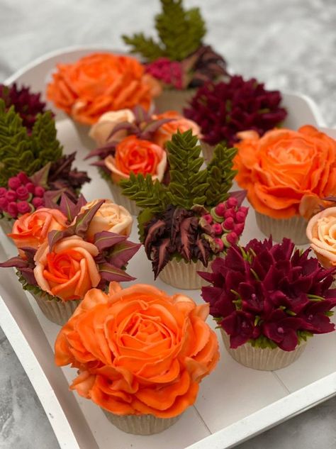 Real Flower Bouquet, 300k Followers, Decorated Cupcakes, Fall Cupcakes, Buttercream Roses, Buttercream Flower, Jane Taylor, Fondant Baby, Floral Cupcakes