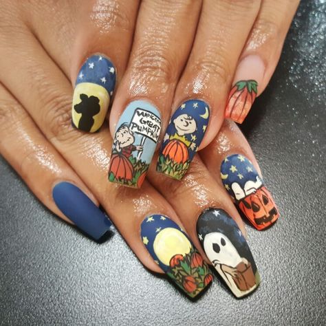 Charlie Brown Nails Halloween, Peanuts Nail Art, The Great Pumpkin Charlie Brown Nails, Peanuts Halloween Nails, Charlie Brown Nails Thanksgiving, Great Pumpkin Charlie Brown Nails, Snoopy Nails Halloween, Charlie Brown Halloween Nails, Snoopy Nails Fall