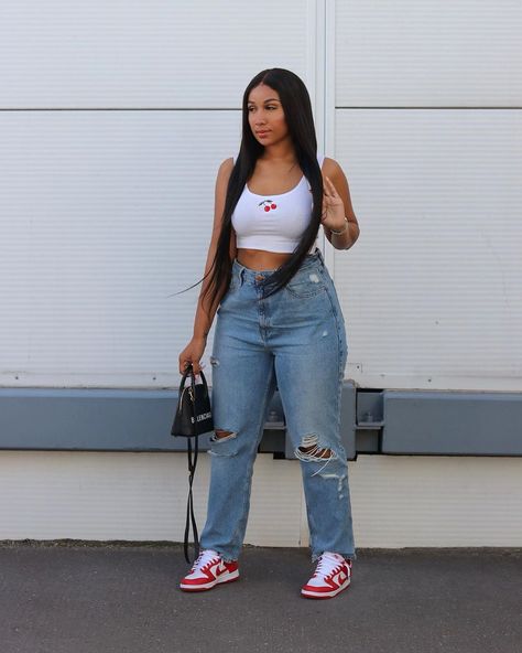 SHERLINA on Instagram: “SUMMERTIME 🍒 wearing @shein_gb AD use code ‘20SHERLINA’ for 20% off 🥰 Product ID: 1257310, 990724 #SHEINsummer  #WEARYOURWONDERFUL” Outfit Thick Women, Mom Ripped Jeans, Cute Baddie Outfits, New York Outfits, Mom Jeans Outfit, Spring Fashion Outfits, Jeans Outfit, Cute Simple Outfits, Winter Fashion Outfits