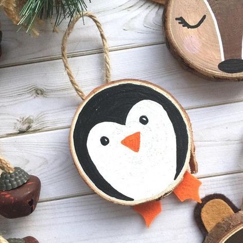 Penguin Ornaments, Wood Slice Art, Wood Christmas Ornaments, Wooden Christmas Ornaments, Wooden Ornament, Christmas Ornaments Homemade, Christmas Ornament Crafts, Holiday Ornament, Christmas Paintings